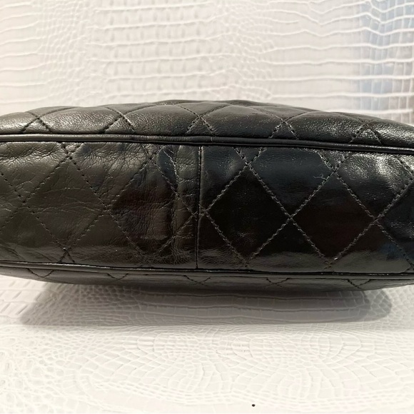 CHANEL Black Crossbody Bag with Quilted Leather and Chain Strap - Picture 6 of 16